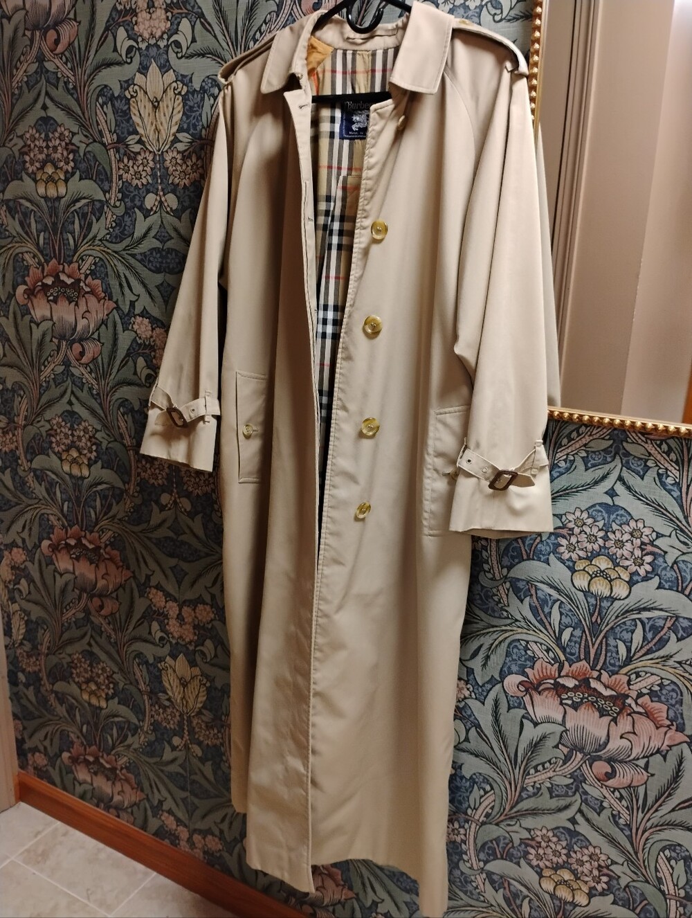 Vintage Burberry Classic Beige Trench Coat Single Breasted with Belt - Picture 2 of 14
